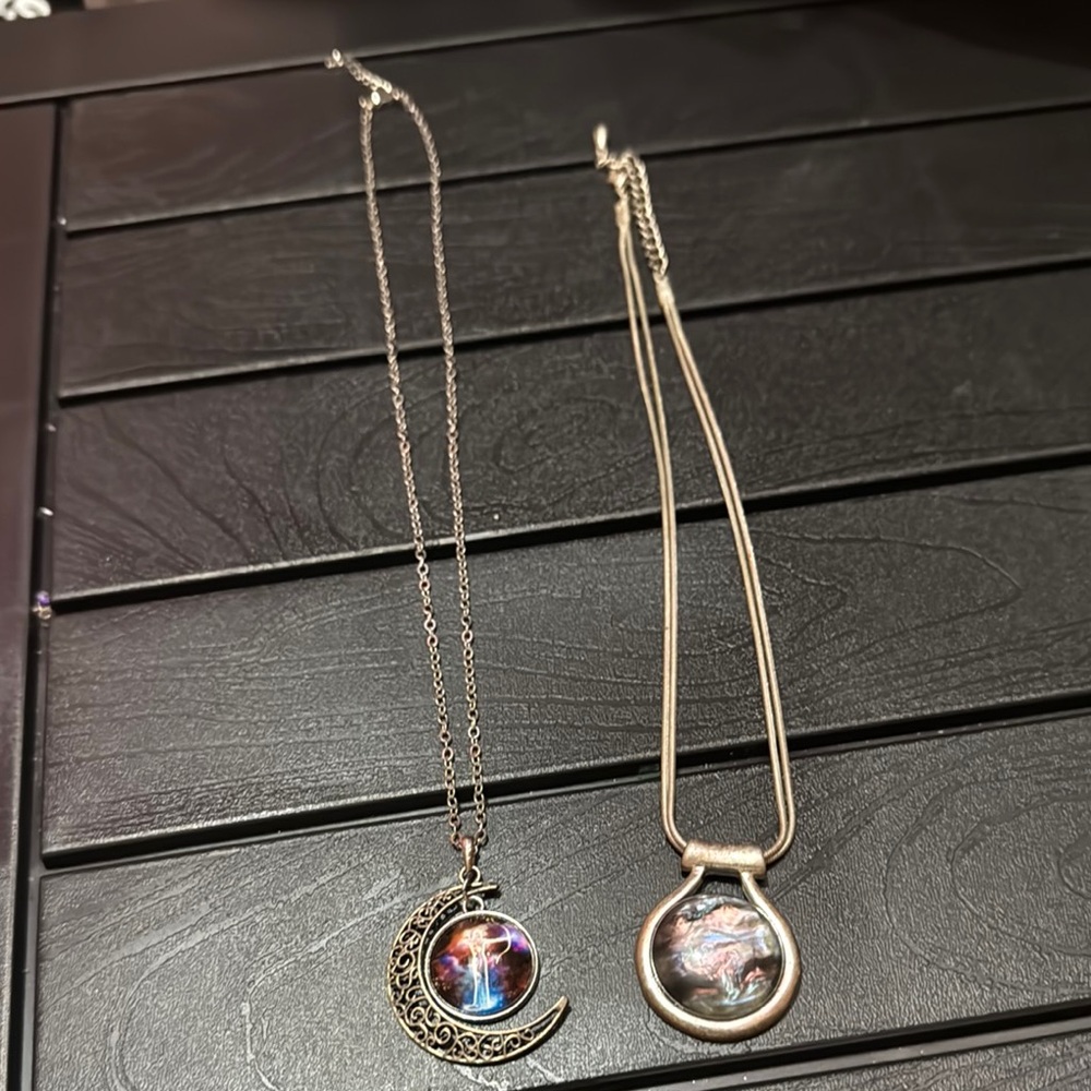 Elegant Silver Like and Red Circular Pendant Necklace